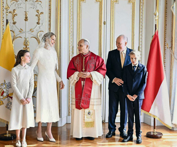 Charlene of Monaco with veil 1